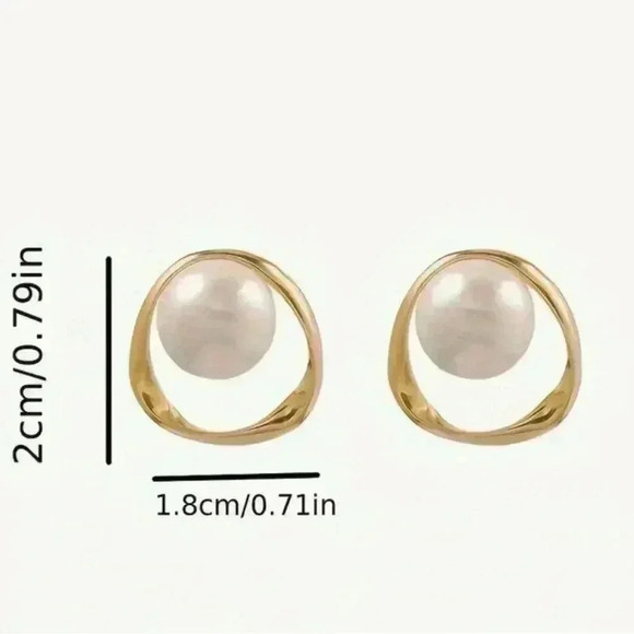 Elegant 14K Golden Plated Pearl Stud Earrings - Picture 4 of 4
